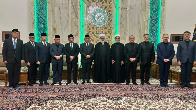 Indonesia Menjadi Pertama Berikan Penghormatan di Makam Ayatullah Khamenei