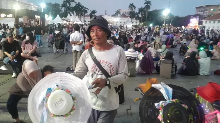 Bertahan dari Kayuhan Sepeda Ontel di Kota Tua Jakarta