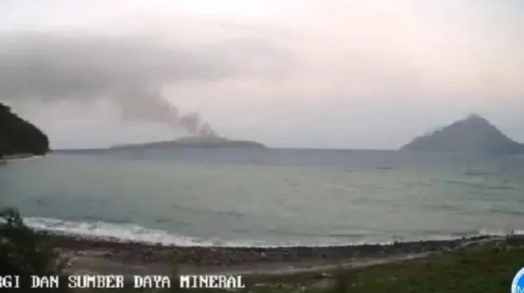 Gunung Anak Krakatau Erupsi 18 Kali, PVMBG: Status Siaga