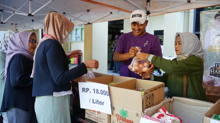 GPM Bantu Warga Cariu Dapat Pangan Murah