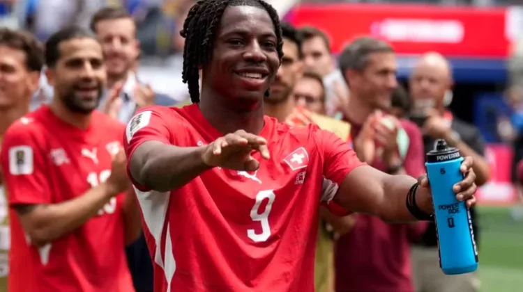 Aston Villa Bajak Target Newcastle Johan Manzambi