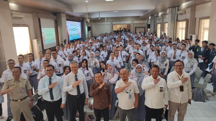 Wamendikdasmen Tinjau MPLS di SMA Labschool Kebayoran