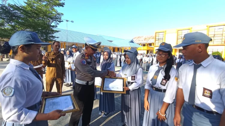 'Police Go To School' Ajak Pelajar Tolitoli Utamakan Keselamatan Berkendara