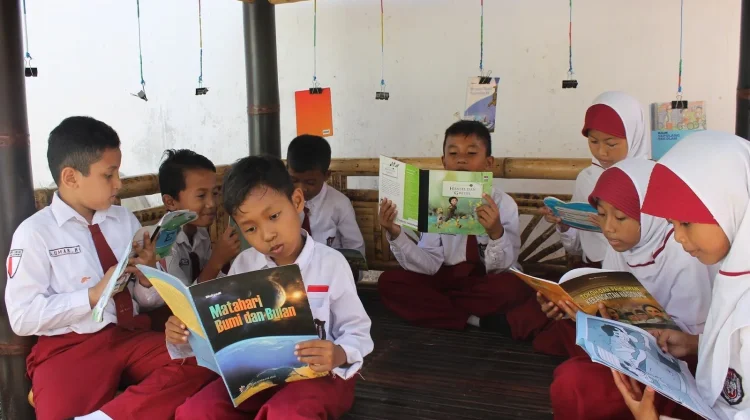 Wamendikdasmen Dorong Perkuat Literasi Siswa lewat Satu Buku Sepekan