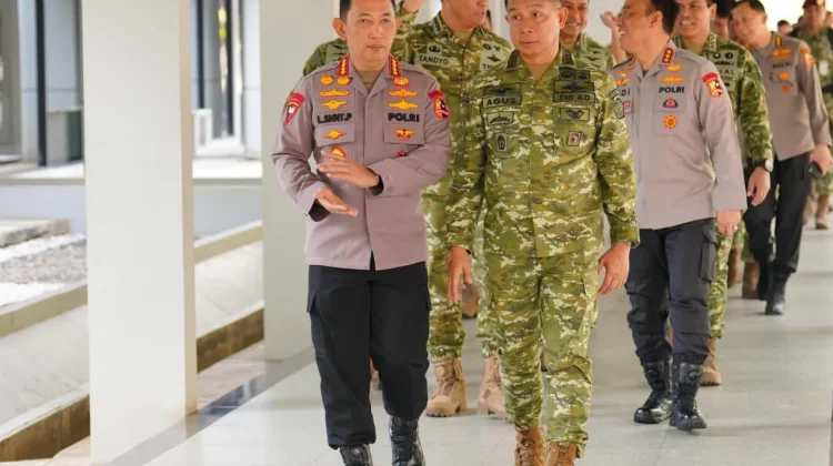 Kapolri Perkuat Soliditas TNI-Polri lewat Silahturahmi di Mabes TNI