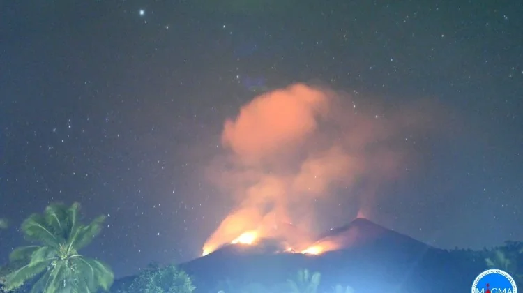 Gunung Karangetang Erupsi, Warga Diminta Tetap Waspada