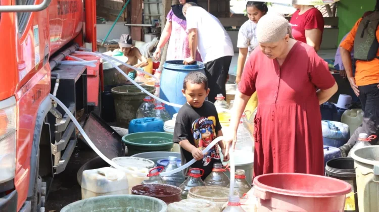 Enam Desa Terdampak Kekeringan, BPBD Bekasi Distribusikan Setengah Juta Liter Air