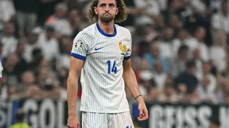 Acuhkan Yamal, Rabiot Tegaskan Prancis Fokus ke Tim Spanyol Bukan Satu Pemain