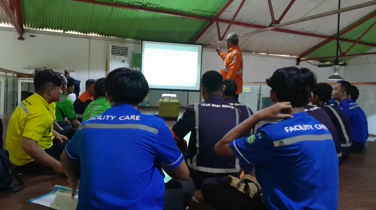 KAI Services Gelar Pembinaan K3 untuk 20 Petugas di Yogyakarta