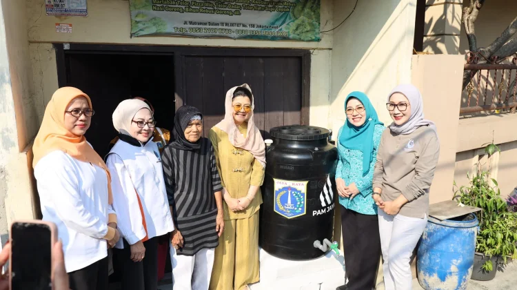 Pemprov DKI-PAM Jaya Salurkan Ratusan Toren Air Gratis untuk Warga Jakarta Pusat