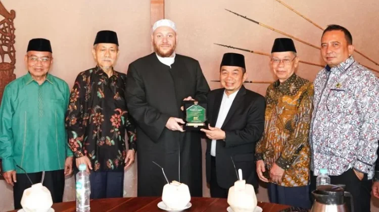 Ketum PB Mathla'ul Anwar Menerima Kunjungan Presiden Imam Nasional Australia