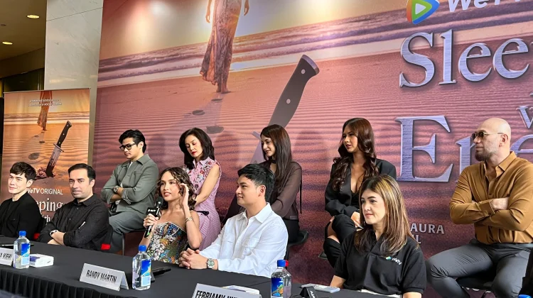 Cinta Laura Perankan Dua Karakter Berbeda di Series WeTV ‘Sleeping With The Enemy’