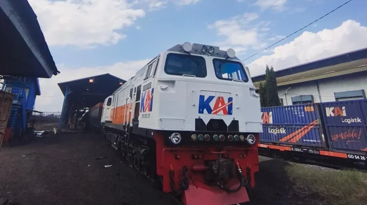 KAI Operasikan KA Barapati Switching Muat 3.000 Ton Batu Bara