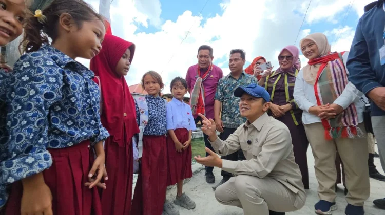 Wamendikdasmen Fajar Sapa Peserta MPLS Anak Suku Bajo di Wakatobi