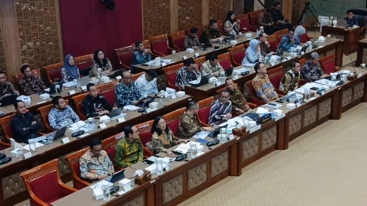 Komisi X DPR Dorong Kemendiktisaintek Tingkatkan Kesejahteraan Dosen