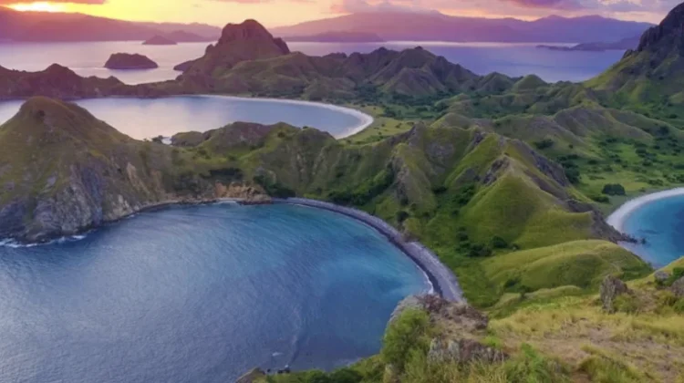 Buang Sampah Sembarangan di Labuan Bajo, Turis Australia Tegur Wisatawan Tiongkok