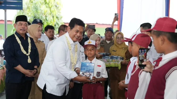 Kementrans Percepat Rehabilitasi Sekolah di Kawasan Transmigrasi Nasional