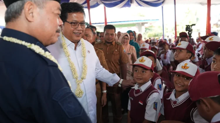 Kementrans Percepat Rehabilitasi Sekolah di Kawasan Transmigrasi Nasional