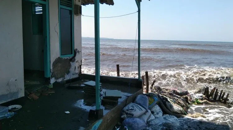 BPBD Situbondo Sebut 50 Rumah Terdampak Banjir Rob