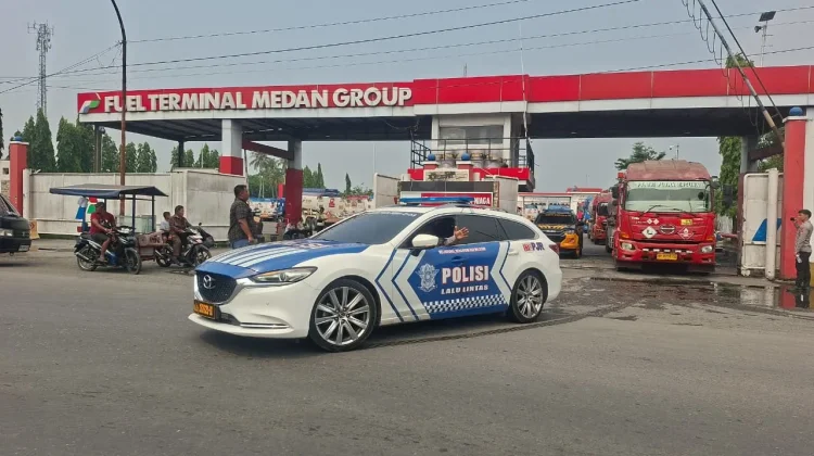 Polda Sumut Kawal Distribusi BBM Pertamina di Medan