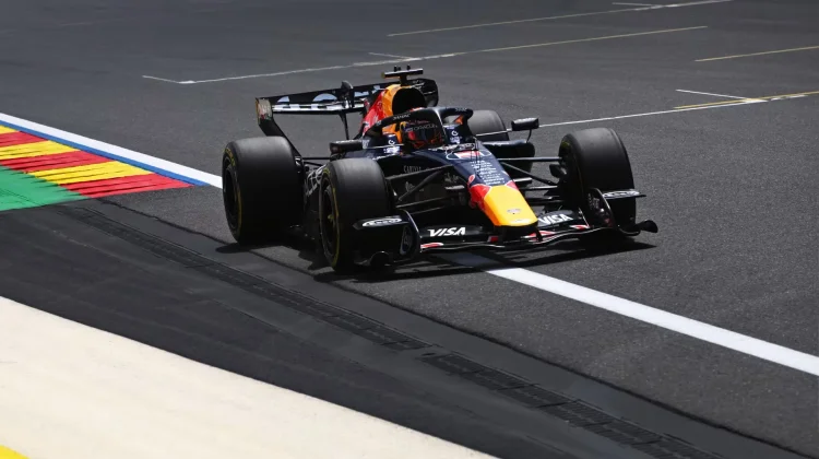 Verstappen Tercepat pada FP1 GP Belgia, Hamilton Tempel Ketat