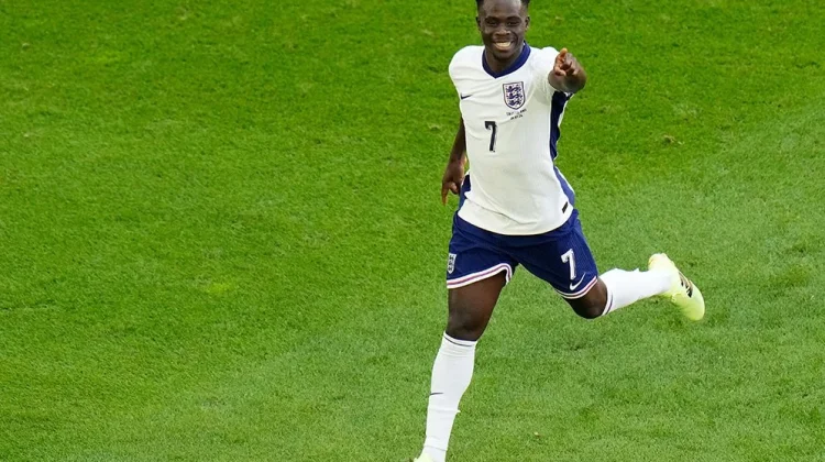 Inggris Bungkam Prancis, 'Hat-Trick' Saka Pecahkan Rekor Legenda Brasil Pelé