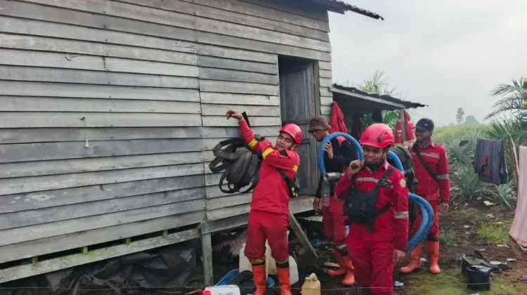 Manggala Agni Menginap di Pondok Warga Percepat Pemadaman Karhutla di Bengkalis