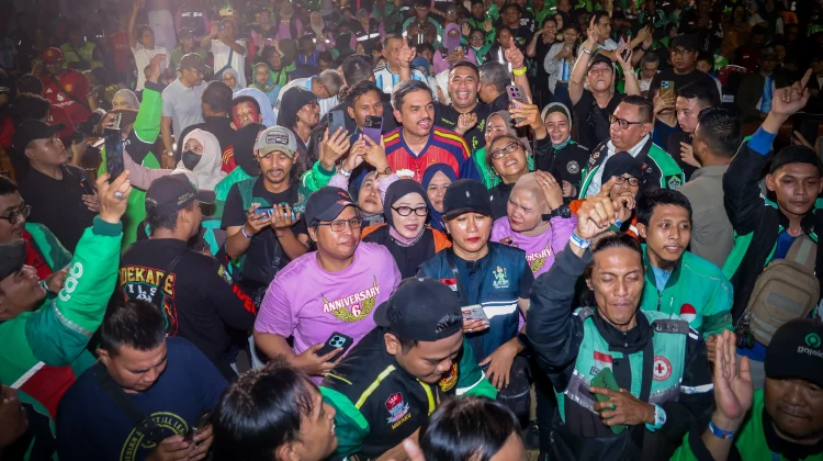 Menteri UMKM Nobar Bareng Ojol, Tegaskan Peran Penggerak Ekonomi Digital