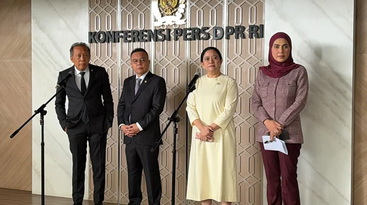DPR Buka Suara soal Sekolah Negeri yang Sepi Peminat