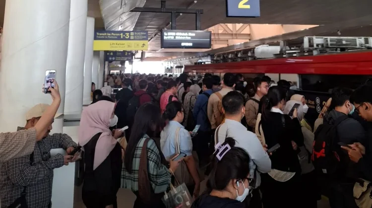 Kembali Normal, KAI Minta Maaf atas Gangguan LRT Jabodebek