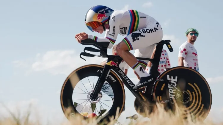 Evenepoel Juara Etape-16 Tour de France, Tekan Keunggulan Pogacar