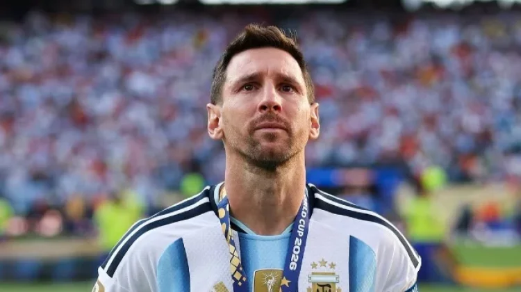 Disambut Warga, Messi dan Scaloni Kembali ke Tanah Kelahiran
