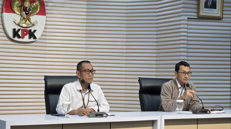 KPK Tahan Tiga Tersangka Pemberi Suap Dana Hibah Pokmas Jatim