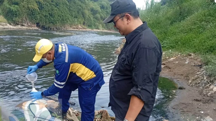 Dinas Lingkungan Hidup Bekasi Telusuri Sumber Penyebab Pencemaran Kali Bekasi