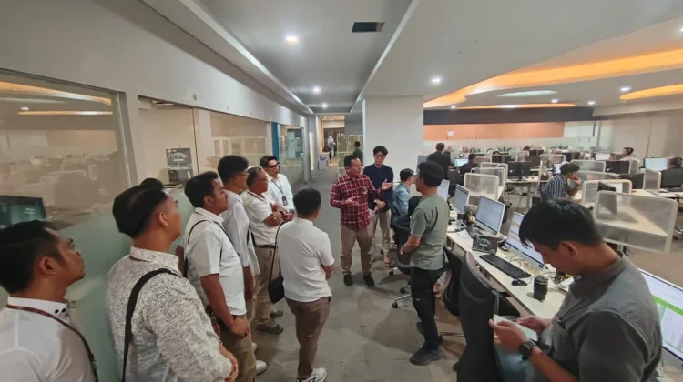 Command Center KAI Services Studi Banding ke Contact Center 121