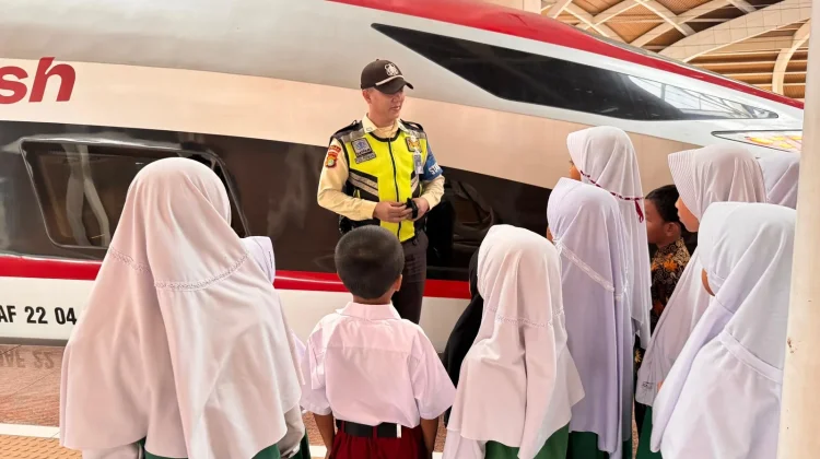 KCIC Edukasi 70 Anak Peduli Lingkungan Melalui Kereta Whoosh