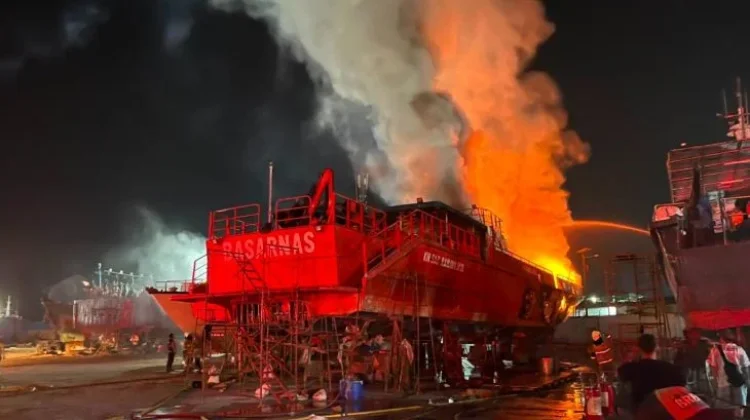 Kapal Basarnas Mentawai Terbakar saat Docking di Muara Baru