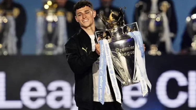 Phil Foden Teken Kontrak Empat Tahun di City