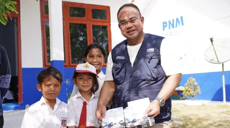 Hari Anak Nasional, PNM Perkuat Akses Belajar Anak di Wae Moto NTT