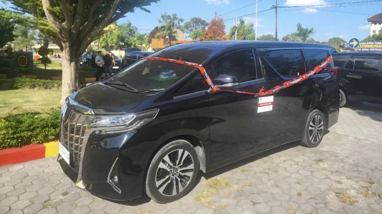 KPK Sita Toyota Alphard, terkait Penggeledahan Kasus Korupsi di Lombok Barat
