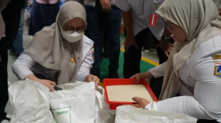 Bulog Pastikan Beras Bantuan Tahap II Berkualitas