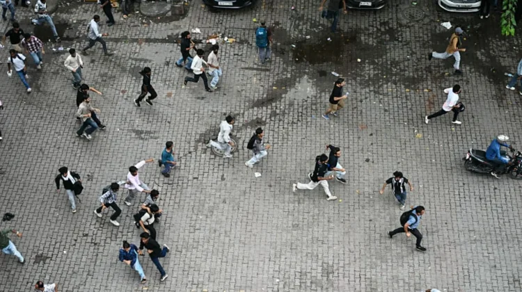 Ribuan Demonstran 'Kecoak' India Protes Kebocoran Soal Ujian