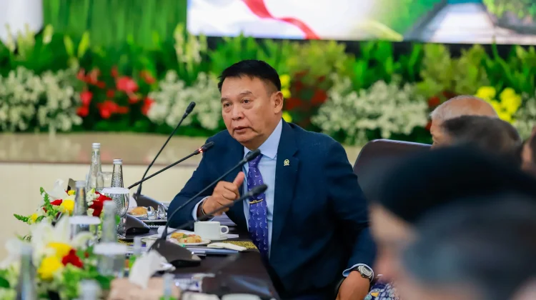 TB Hasanuddin: Putusan MK soal Kuota Internet Harus Segera Diimplementasikan