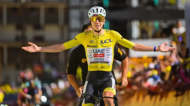 Pogacar Kuasai Etape 19, Kian Dekat Juara Tour de France 2026