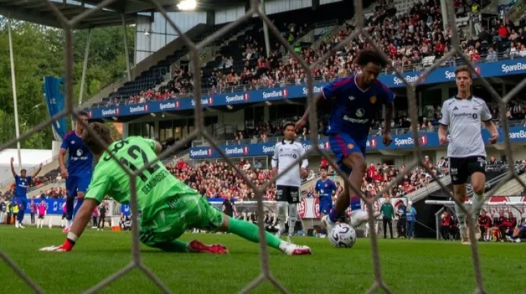 Pesta Gol Lawan Rosenborg, Carrick Bangga dengan Talenta Muda MU
