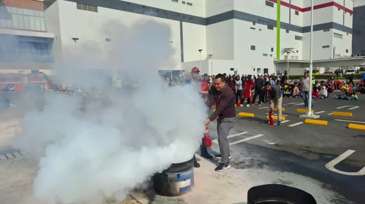Disdamkar Bekasi Tingkatkan Kesiapsiagaan Pelaku Usaha Hadapi Kebakaran