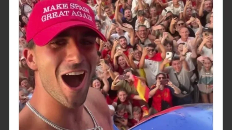 Ferran Torres Pakai Topi 'Make Spain Great Again', Trump Beri Respons Mengejutkan