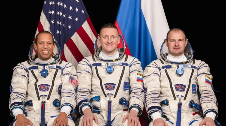Kru Ekspedisi 74 Tinggalkan ISS, Soyuz MS-28 Kembali ke Bumi