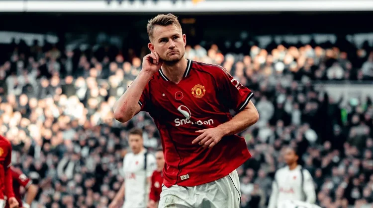 Belum Pulih dari Cedera, MU Masih Tunggu "Comeback" De Ligt