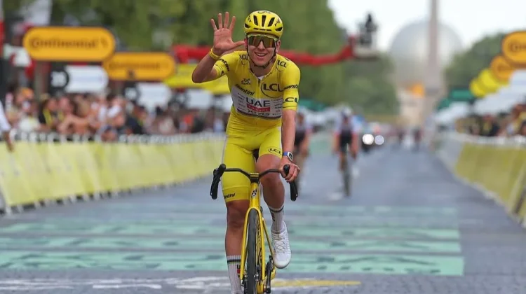 Lanjutkan Dominasi, Pogacar Raih Gelar Kelima Tour de France